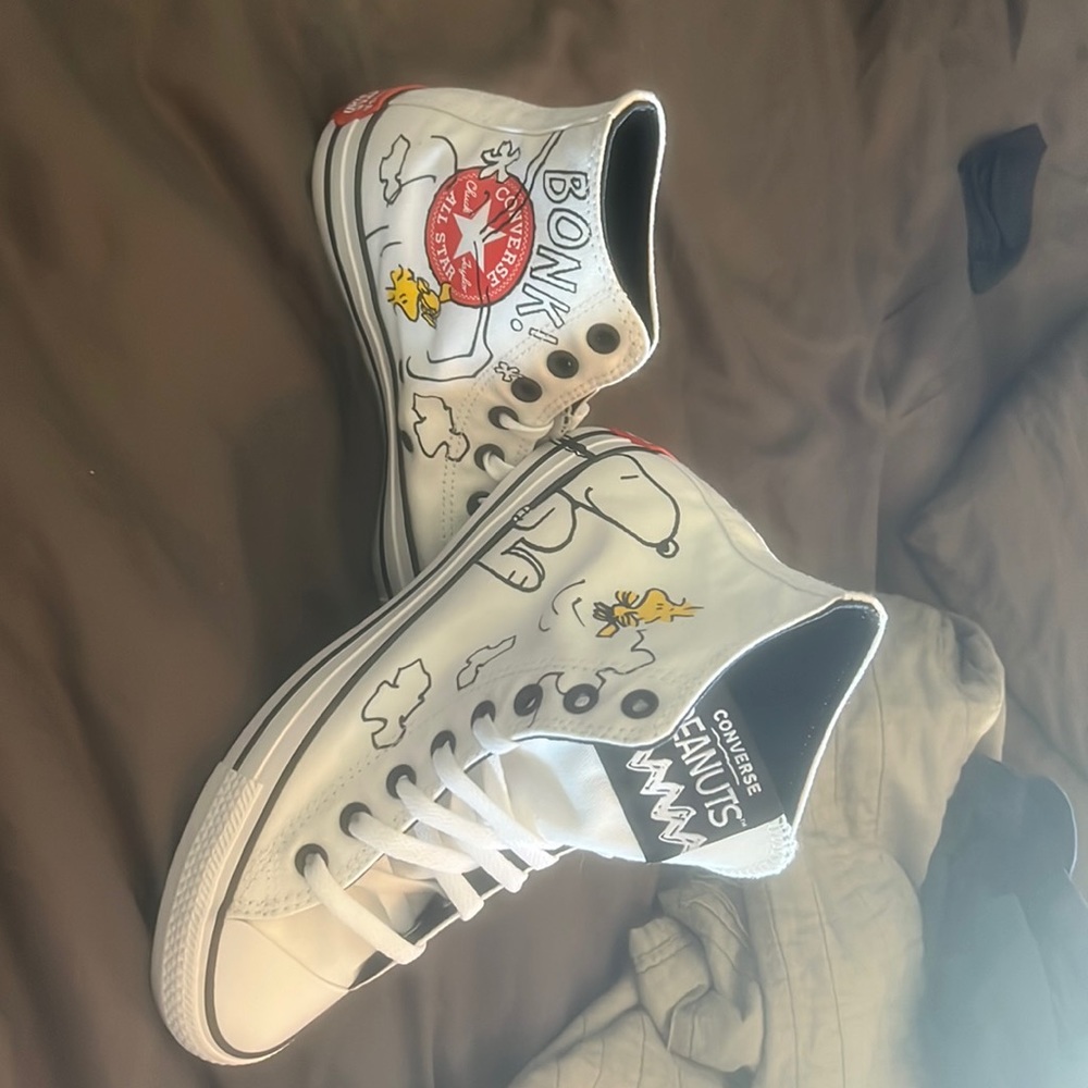 Peanuts converse  8.5 women’s